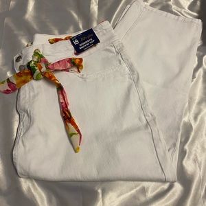 White High Rise Capris with scarf belt size 18